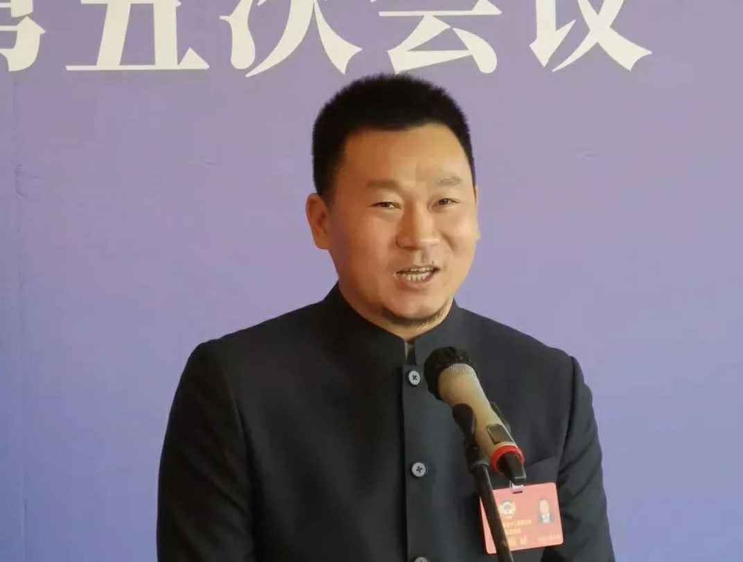 202204221343.jpg 为进一步展示市政协团结、民主、开放、自信的形象,向市民和网友展示政协委员的履职风采,中山市政协十二届五次会议在2月4日上午开幕前开设“委员通道”,市政协委员、爱游戏官网登录入口-网页版-爱游戏(中国)公司总经理陈朝阳走进“委员通道”,回应社会关切的问题。他就如何做好城市应急管理规划的问题进行发言,并回答记者提问。.jpg